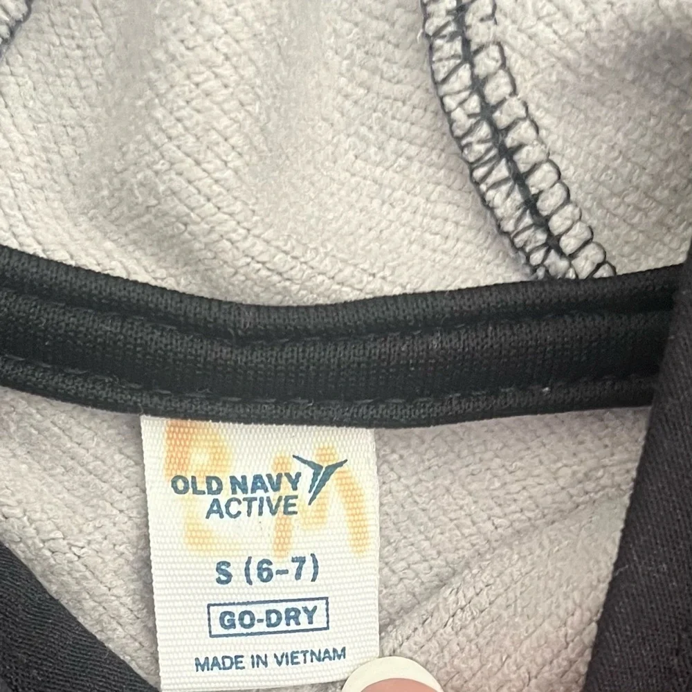 Old Navy Active Go-Dry camouflage gray hoodie S (6-7)